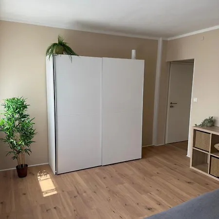 1 - Zweizimmerwohnung Mit Kueche Und Bad