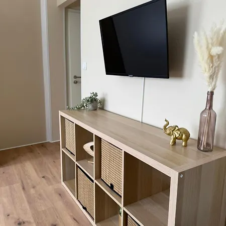 1 - Zweizimmerwohnung Mit Kueche Und Bad