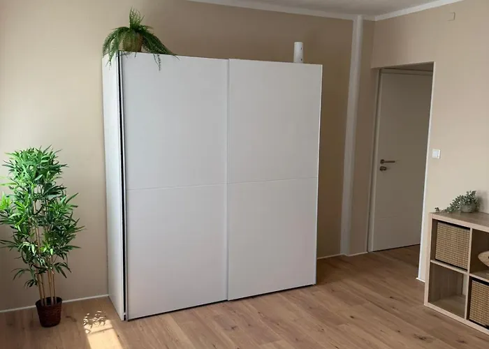 1 - Zweizimmerwohnung Mit Kueche Und Bad