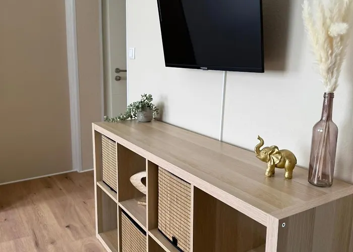 1 - Zweizimmerwohnung Mit Kueche Und Bad